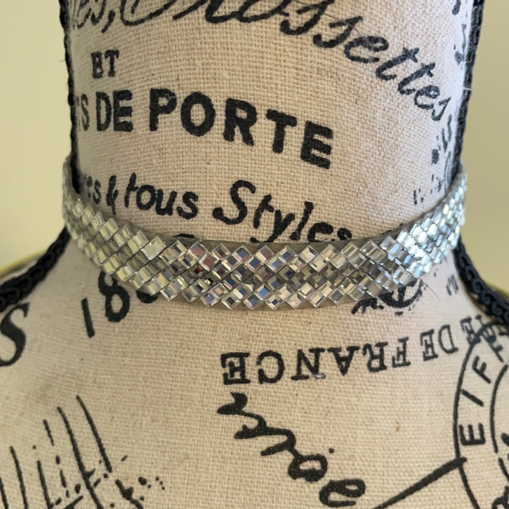 90s Style Silver-tone Choker Necklace Vintage Vibes